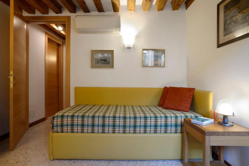 Postel nebo postele na pokoji v ubytování Casa Fondamente Nuove