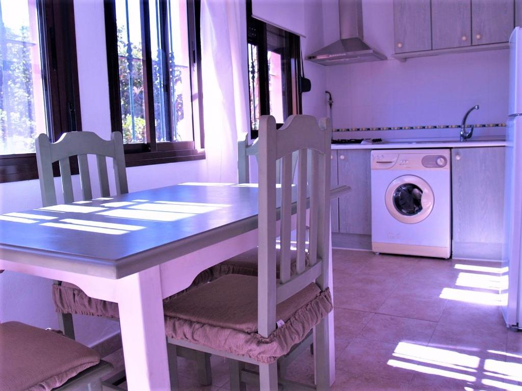 Kuchyňa alebo kuchynka v ubytovaní Apartamentos Turisticos Trajano