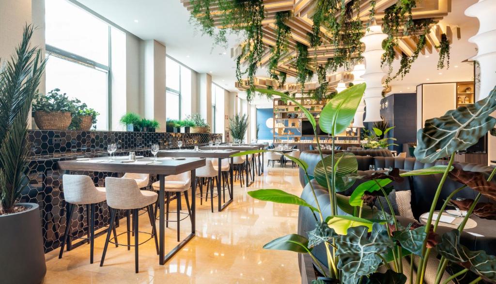 Restaurace v ubytování Ilunion Valencia 4
