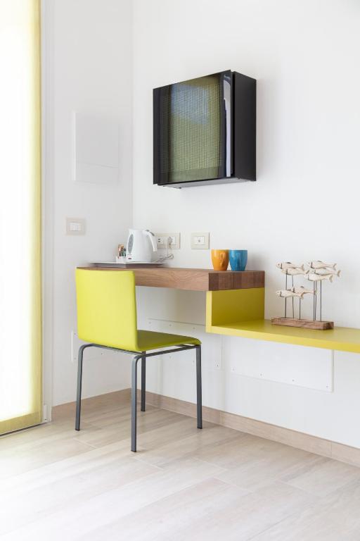 TV a/nebo společenská místnost v ubytování ARIA Design B&B Levanto