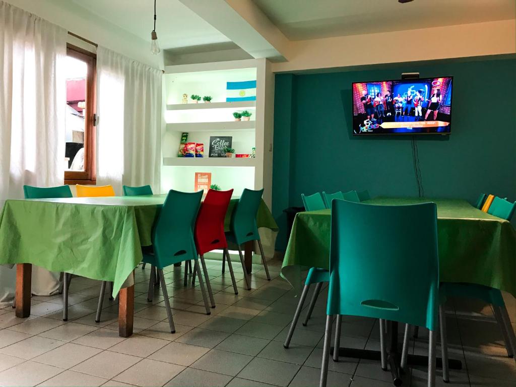 TV a/nebo společenská místnost v ubytování Hostel Punto Patagónico Neuquén