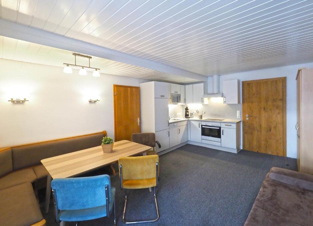 A kitchen or kitchenette at Pension Anni