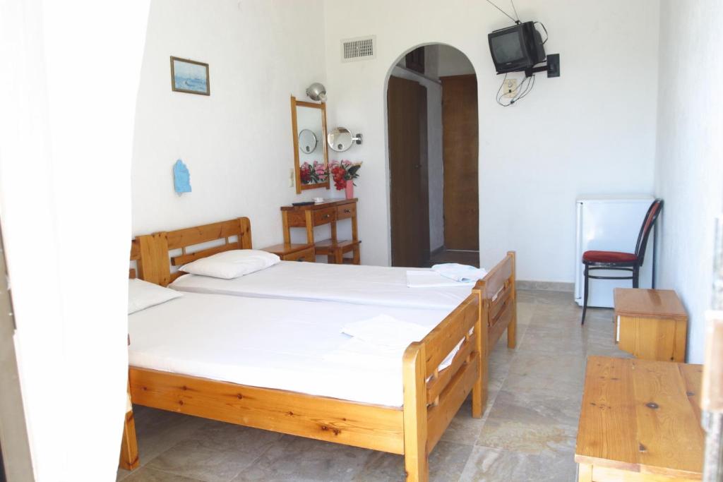 Postel nebo postele na pokoji v ubytování Myrmidon Hotel