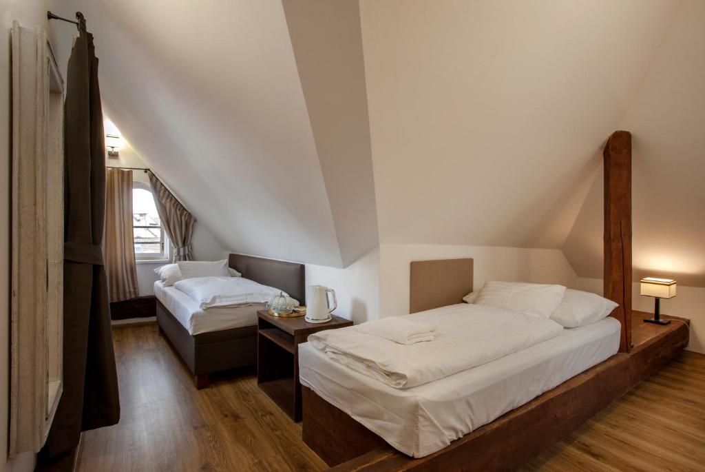 Łóżko lub łóżka w pokoju w obiekcie Residence Corto Old Town