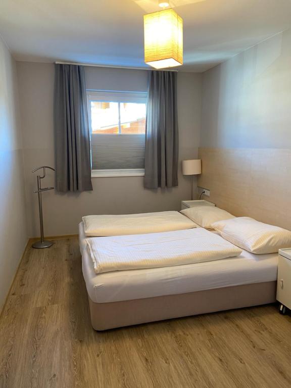 Posteľ alebo postele v izbe v ubytovaní EXCLUSIVE APARTMENTS - inclusive Zell am See-Kaprun Sommerkarte und unbegrenztem Tauern SPA Eintritt