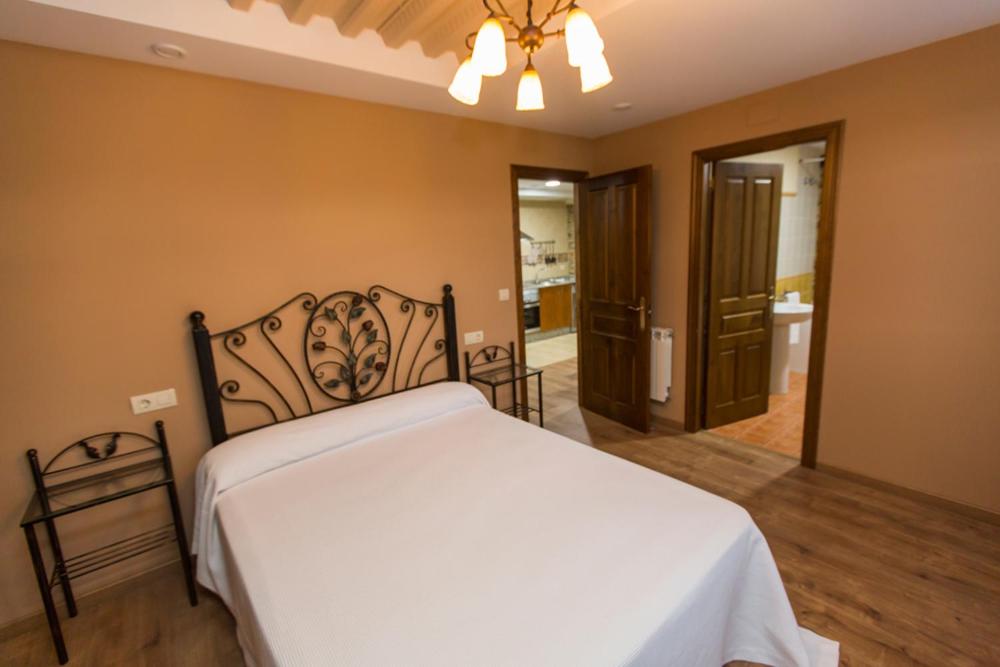 Postel nebo postele na pokoji v ubytování Apartamentos Casa Mateo