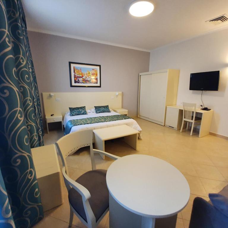 Telewizja i/lub zestaw kina domowego w obiekcie Hotel Centrale Spa & Relax