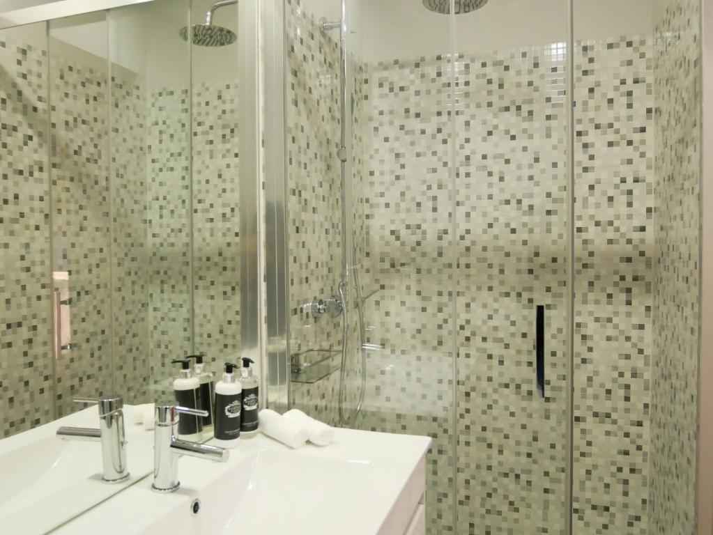 Um banheiro em Serra do Pilar Porto Suites