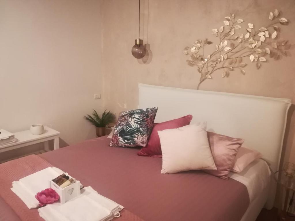 Łóżko lub łóżka w pokoju w obiekcie Montebello New Apartment