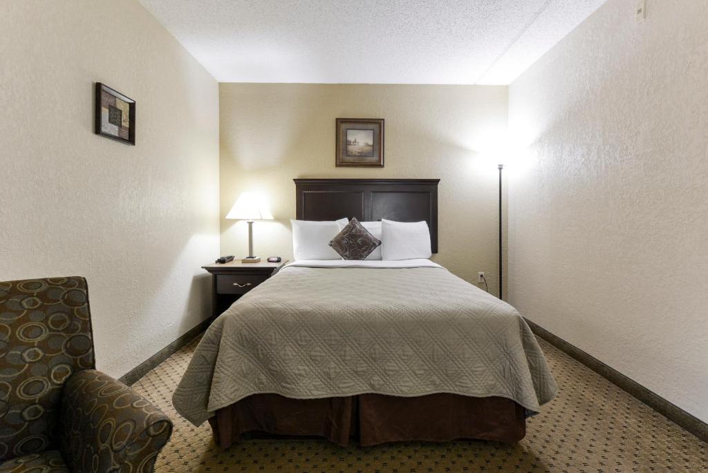 Grand View Inn & Suites - 