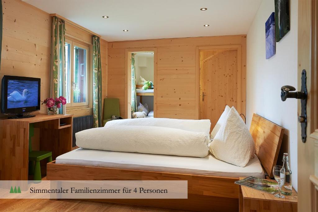 Postel nebo postele na pokoji v ubytování Hotel Waldrand