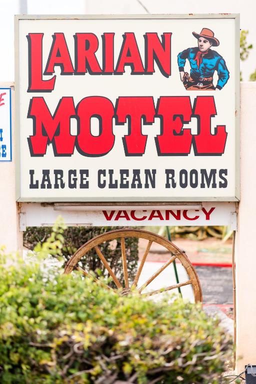 Certifikát, hodnocení, plakát nebo jiný dokument vystavený v ubytování Larian Motel