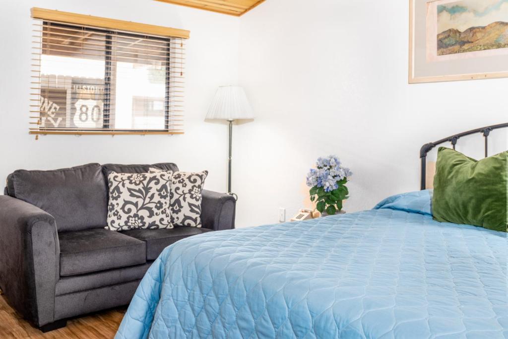 Postel nebo postele na pokoji v ubytování Larian Motel