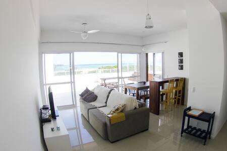  Cobertura com saída para a praia