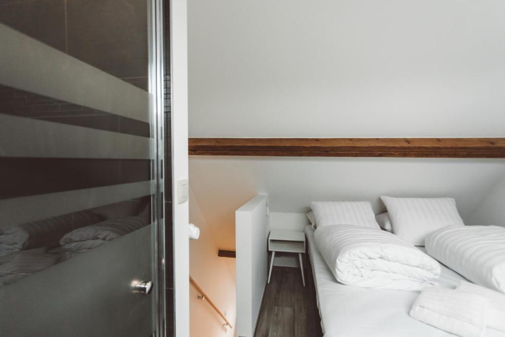 Letto o letti in una camera di HDC Nivelles Grand-Place