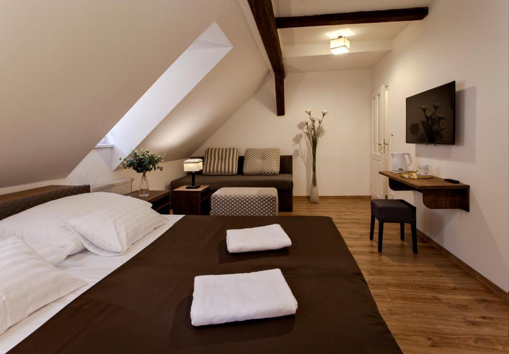 Łóżko lub łóżka w pokoju w obiekcie Residence Corto Old Town