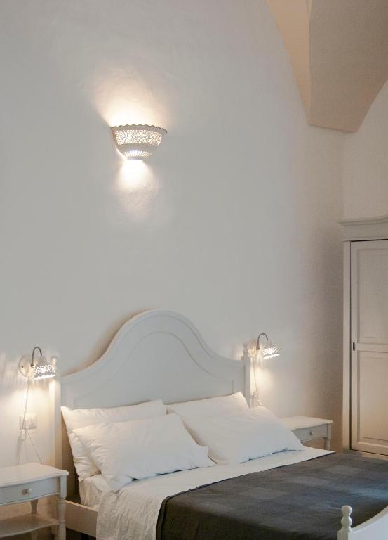 Posteľ alebo postele v izbe v ubytovaní Le Finestre Su Porta Carrese - Luxury Rooms