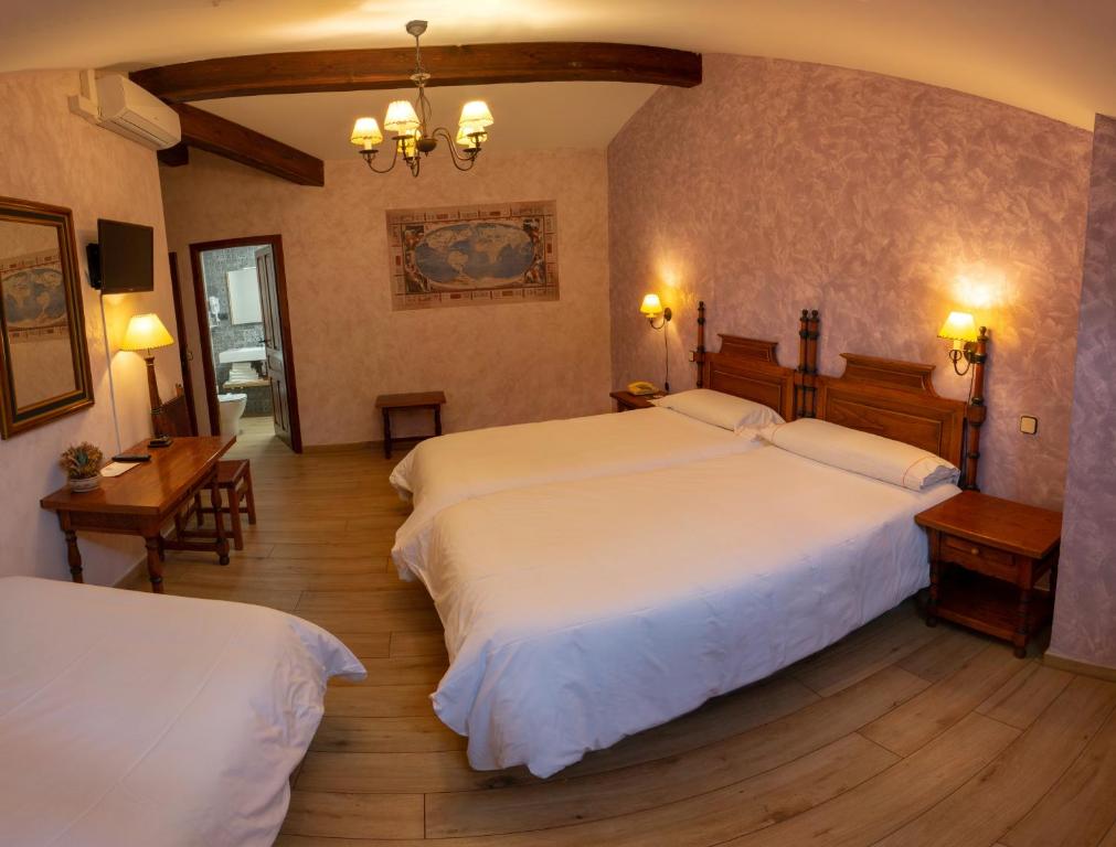 Postel nebo postele na pokoji v ubytování Hotel Las Cancelas