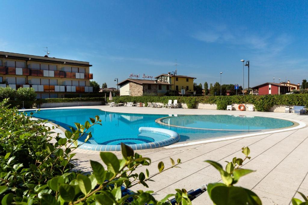 a swimming pool in front of a building at Appartamento Atlantis in Sirmione