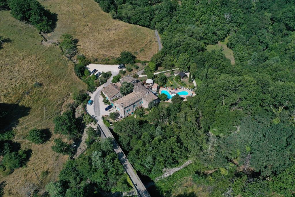 Bazén v ubytování Ferme du Pic d'Allier nebo v jeho okolí