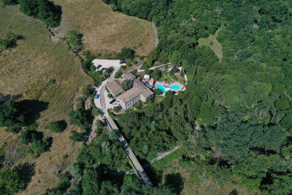 Bazén v ubytování Ferme du Pic d'Allier nebo v jeho okolí