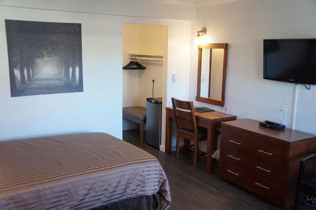 TV a/nebo společenská místnost v ubytování Westward Inn & Suites