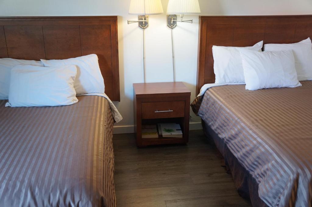 Postel nebo postele na pokoji v ubytování Westward Inn & Suites