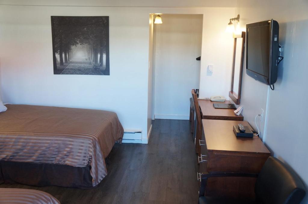 TV a/nebo společenská místnost v ubytování Westward Inn & Suites