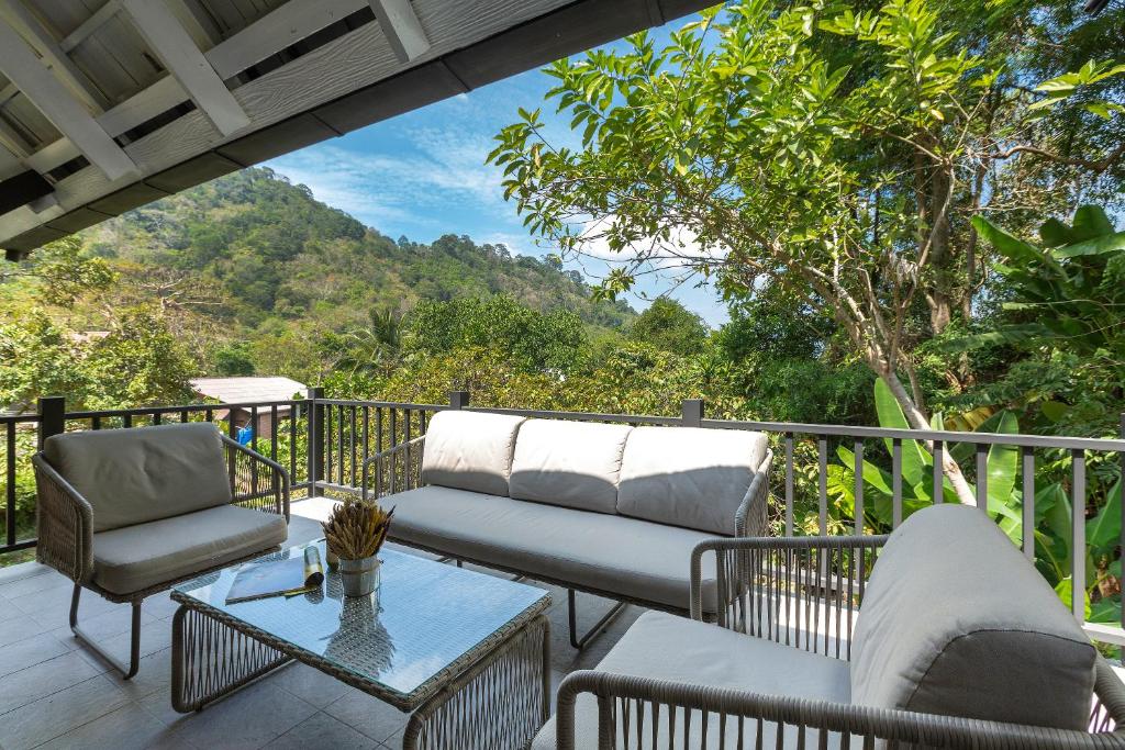Balkón nebo terasa v ubytování Patong Garden House - Luxury Villa in Patong Hills