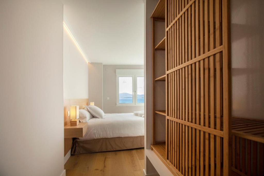Posteľ alebo postele v izbe v ubytovaní Apartamentos Reina Victoria