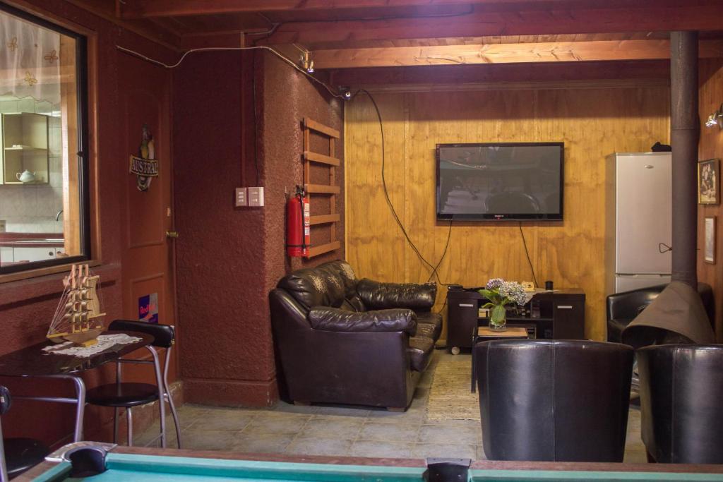 Uma televisão e/ou sistema de entretenimento em Hostal Helios