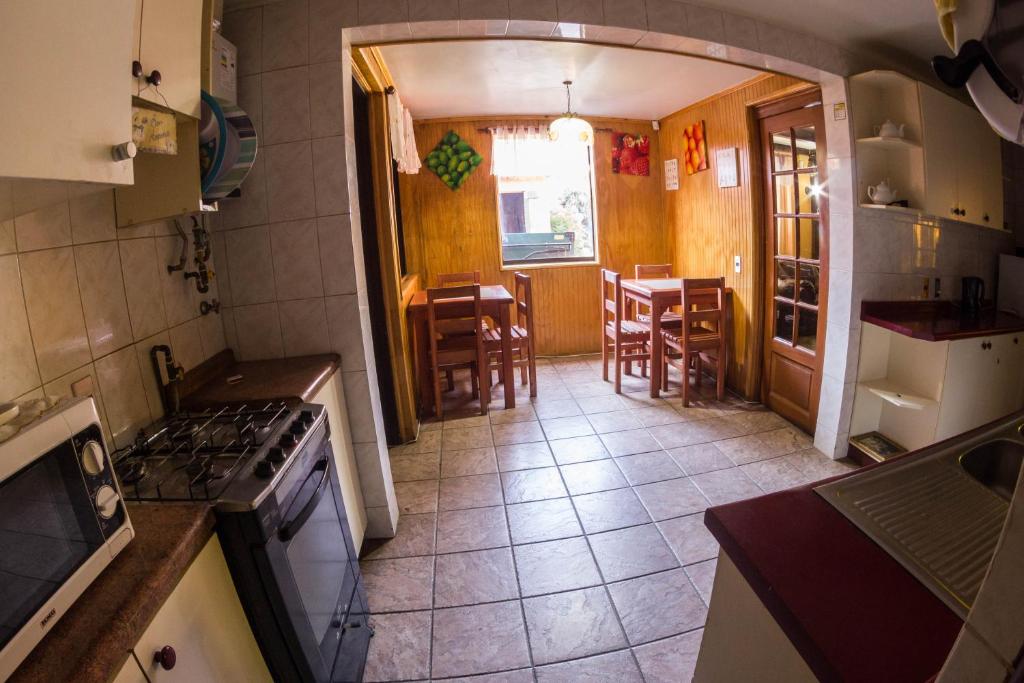 A cozinha ou kitchenette de Hostal Helios