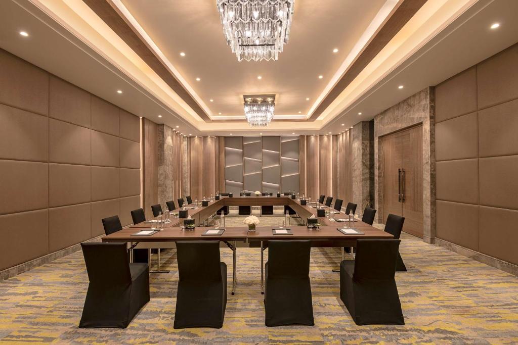 Zona business o sala de conferencias en Radisson Mumbai Andheri MIDC