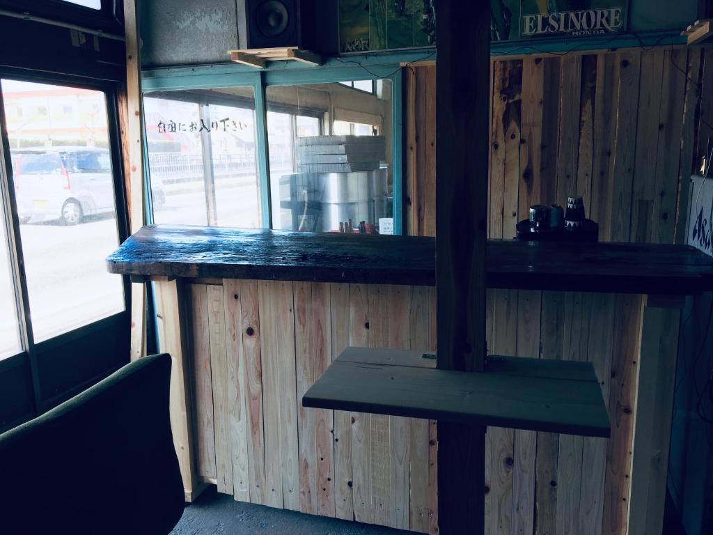 麦宿 伝 Guest House Brewにあるキッチンまたは簡易キッチン