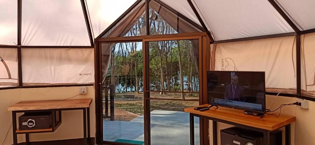 Kuchyň nebo kuchyňský kout v ubytování Camp Hadee Koh Yao Noi