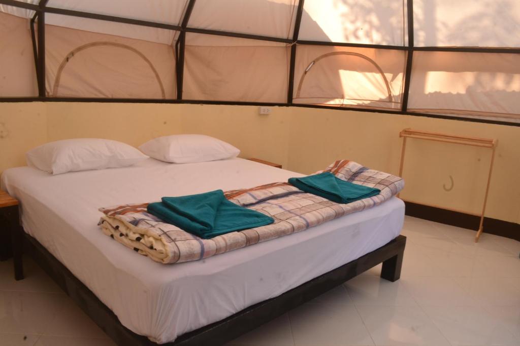 Postel nebo postele na pokoji v ubytování Camp Hadee Koh Yao Noi