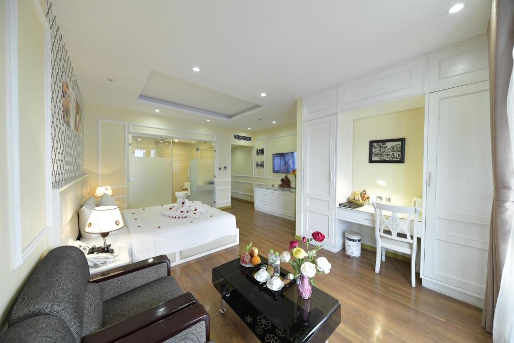 Postel nebo postele na pokoji v ubytování Hanoi HM Boutique Hotel