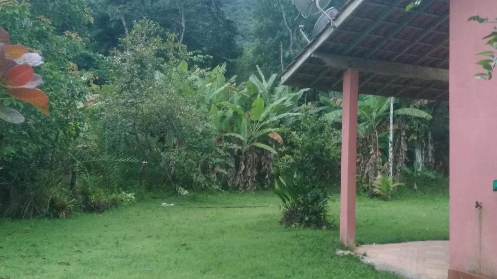  casa em sitio a 10 minutos da praia e a 200 metros da rodovia