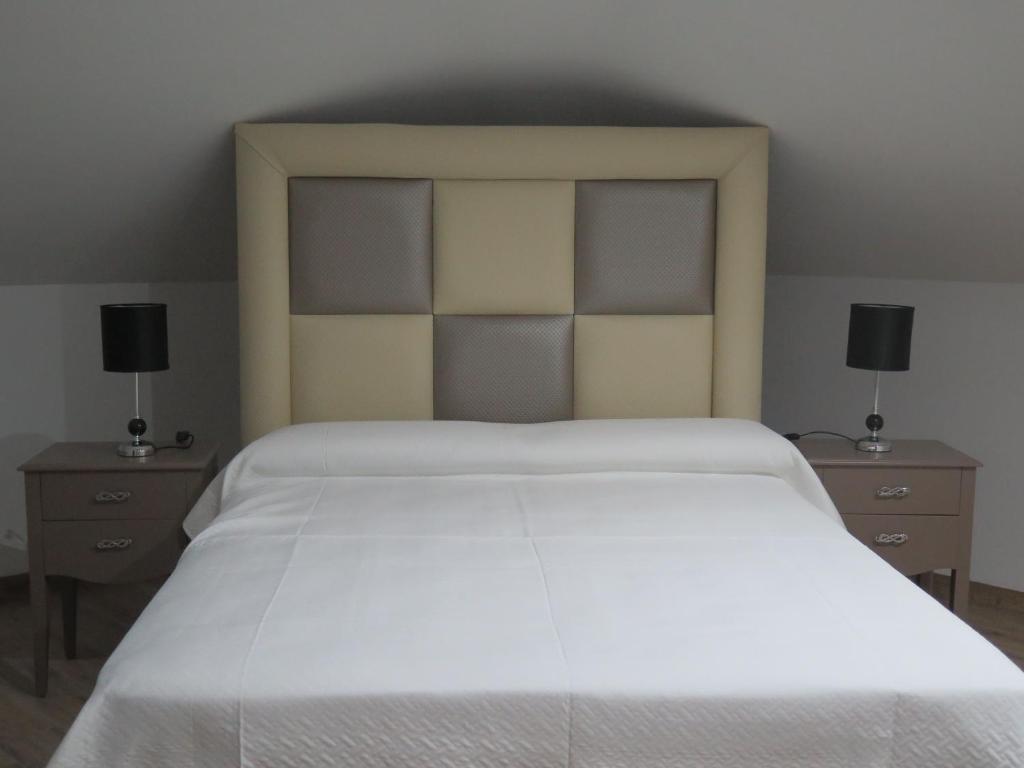Postel nebo postele na pokoji v ubytování Hotel Restaurante Boabdil