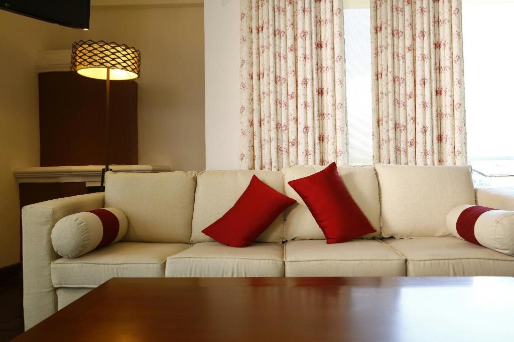 Blue Meadows NuwaraEliya - King Room With Mountain View