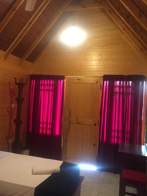 Postel nebo postele na pokoji v ubytování Elvis Beach Resort