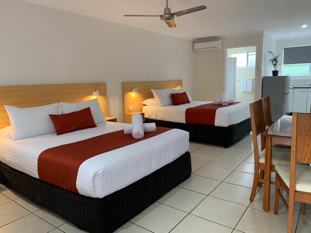 Postel nebo postele na pokoji v ubytování Tin Can Bay Motel