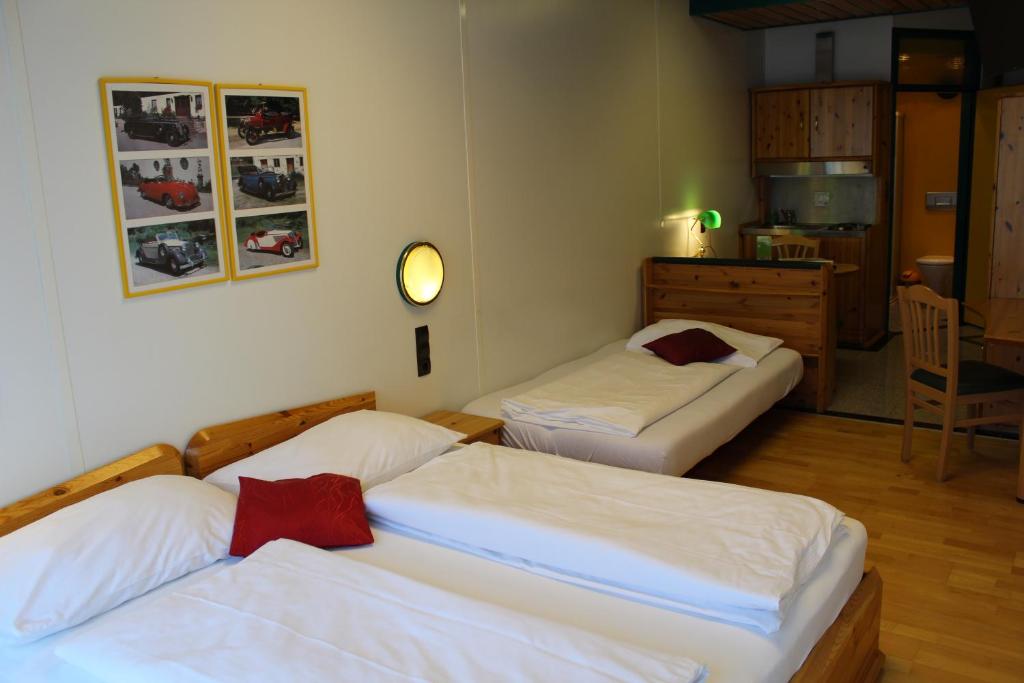 Postel nebo postele na pokoji v ubytování Hotel Asperner Löwe