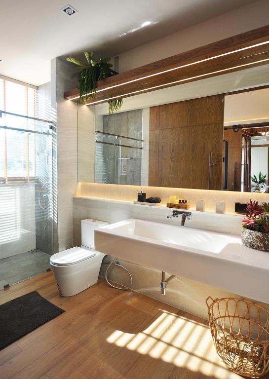 a bathroom with a large sink and a toilet at The Cabin Beach Resort in Haad Rin