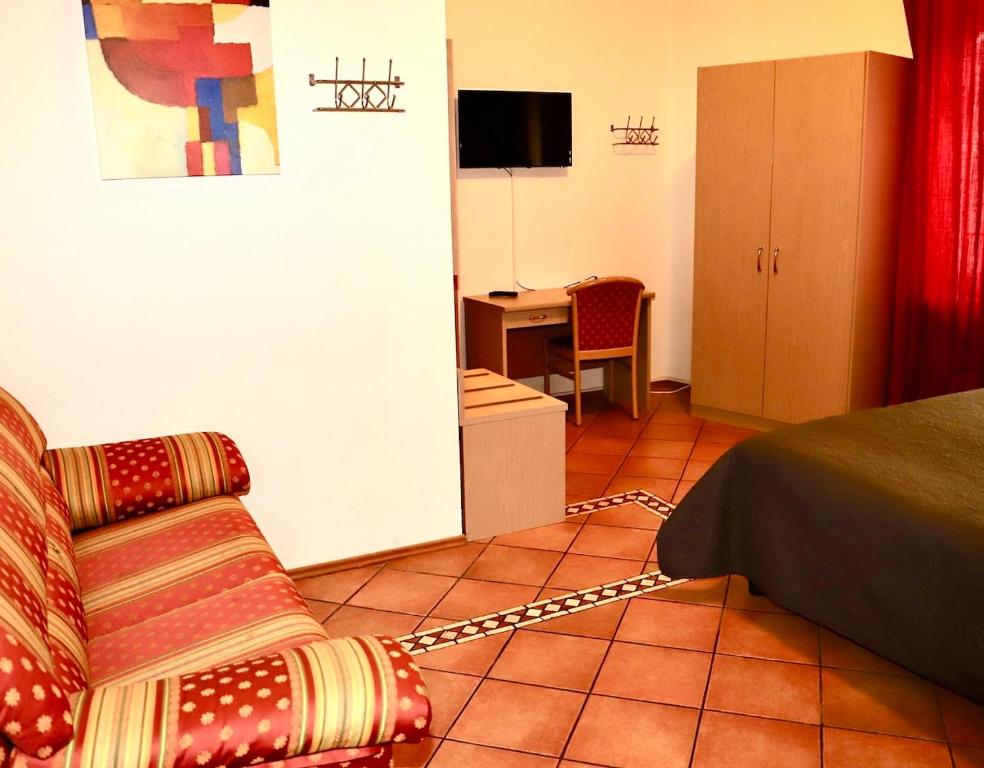 TV a/nebo společenská místnost v ubytování Hotel Aurelia