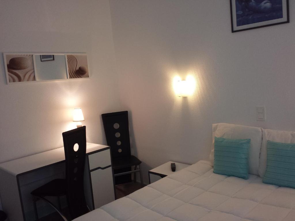 Postel nebo postele na pokoji v ubytování Hôtel Pedussaut