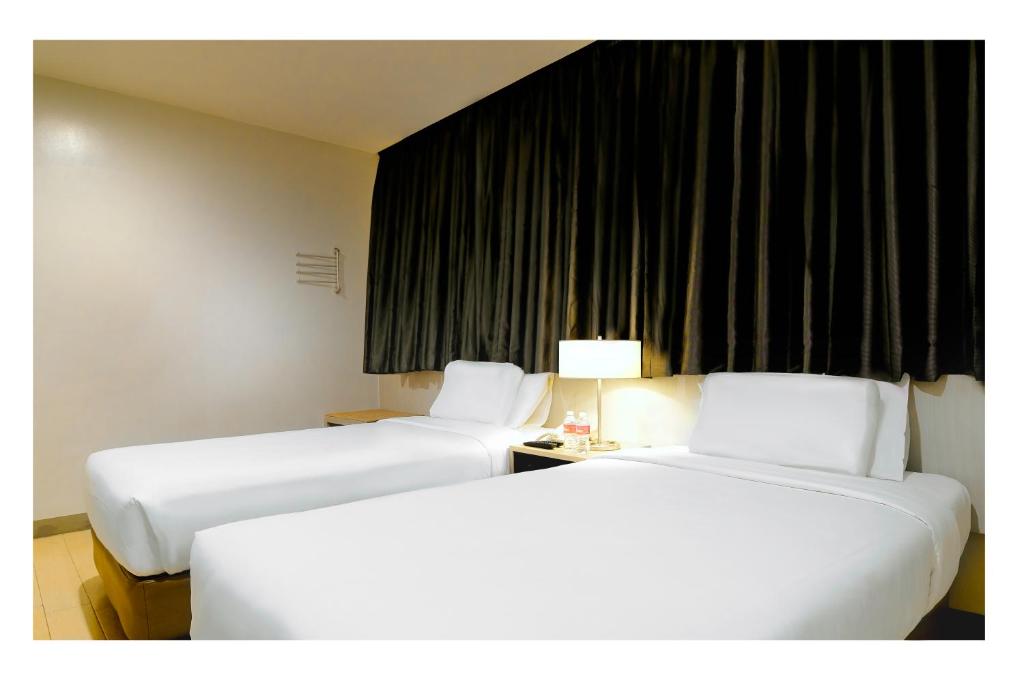 Postel nebo postele na pokoji v ubytování Go Hotels Ortigas Center