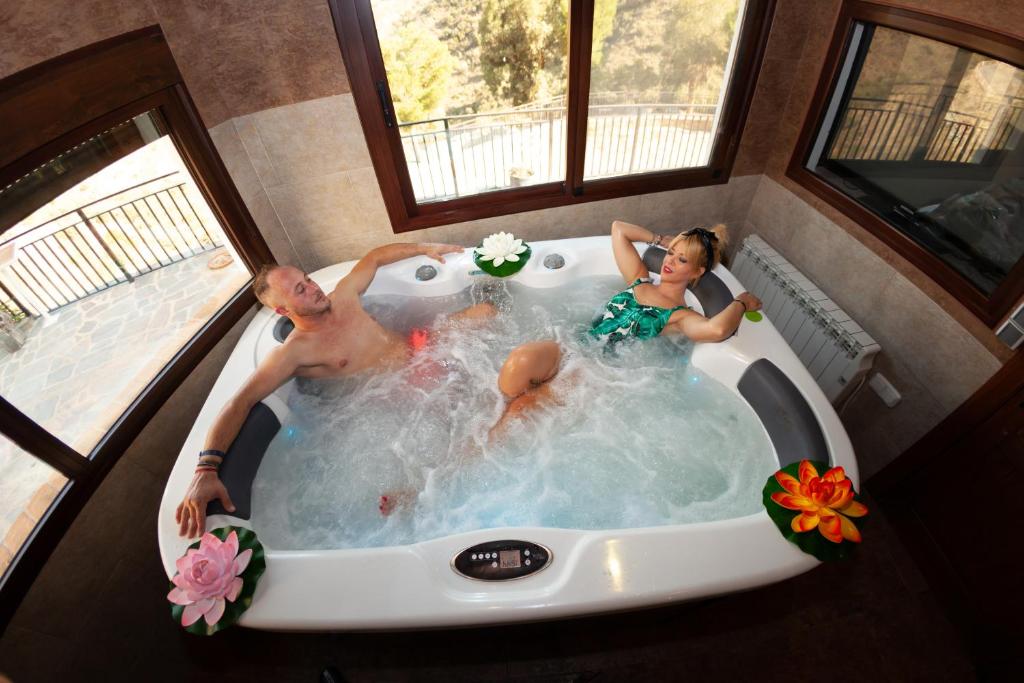 Casas Rurales Picachico - Jacuzzi privado en la habitación en Laroya