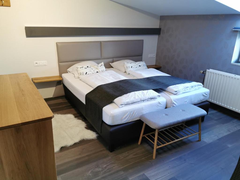 Postel nebo postele na pokoji v ubytování Hôtel Belair "Ravel Etape"