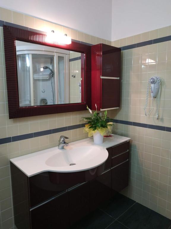 A bathroom at Loft VERDI Holiday Viterbo